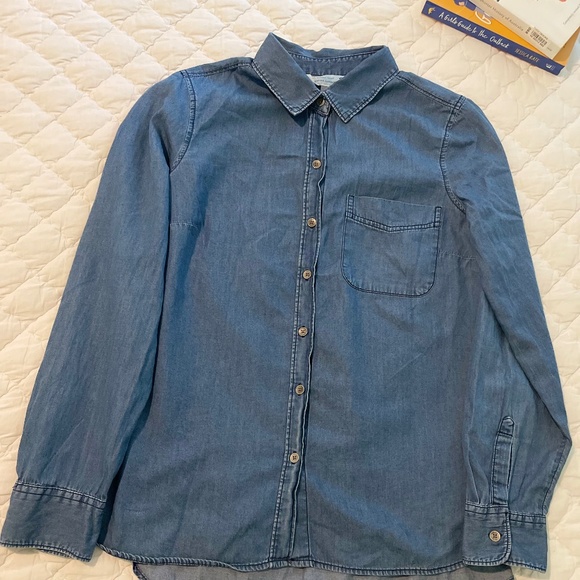 Old Navy Classic Denim Button Down Long Sleeve Top size Medium - Picture 2 of 6